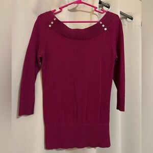 Maroon boatneck style 3/4 sleeve blouse